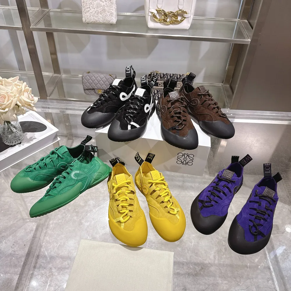 2025年春夏LOEWE羅意威全新阿甘跑鞋現以全新配色呈現，領略該品牌的精湛製作工藝，鞋底設計新穎，防踢防滑，年度最舒適的暴走鞋，無原版不開發，原版1:1複製。