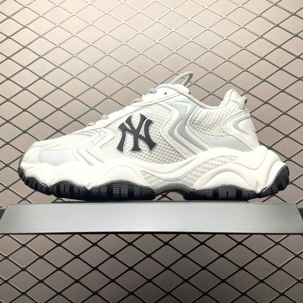 💰550 網紅爆款 MLB Cargo Chunky 低幫休閒老爹鞋  原廠防偽吊牌 尺碼：35 36 36.5 37.5 38 38.5 39 40 41 42 43 44 編號：25TDEF511