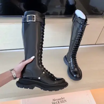 ALEXANDER MCQUEEN 麥昆，購買原版大底開模，模擬皮沿條，TPR大底，品質可入專櫃，專櫃賣斷貨，眾多明星古力娜扎.吳磊.網紅博主代言，最新米蘭時裝週T臺走秀時裝款。