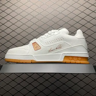 純原天花板品質Louis Vuitton 路易威登 LV Trainer 低幫休閒板鞋 海淘代購同渠道品質 高階零售 外貿充正專供 原版購入開發 ZP級全套包裝 完美楦型 正確卡色 大底TPU 質感媲美原版 細節與原版一致 請注意區分市面通