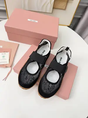 🌸Miu Miu 26年春夏新款走秀MiuMiu 德訓 休閒鞋