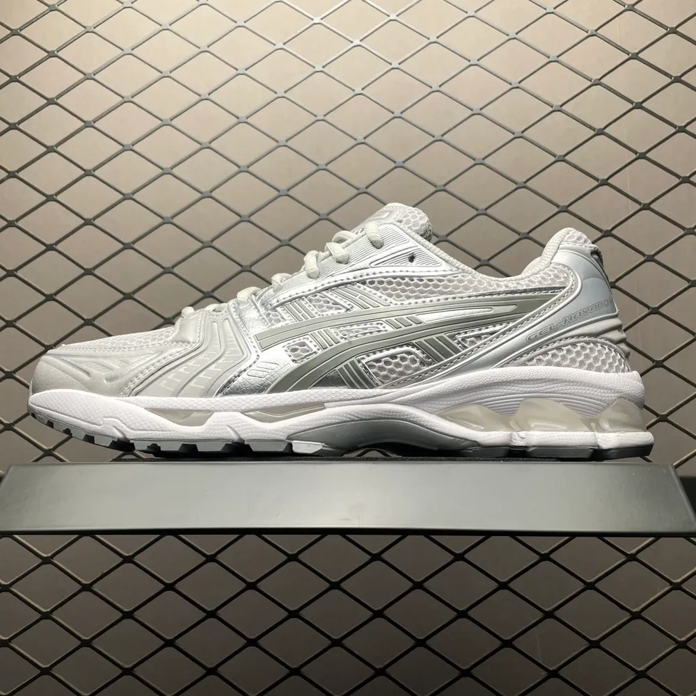 💰569 純原Asics 亞瑟士 GEL-Kayano 14 低幫運動休閒跑步鞋 1202A056-021 平臺專供品質 一箇中底細節區別市面通貨 尺碼：36 37 37.5 38 39 39.5 40 40.5 41.5 42 42.5