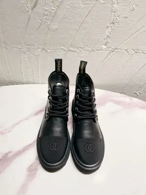 特價550..不退不換，牛皮面.。羊裡。標準碼數35-1