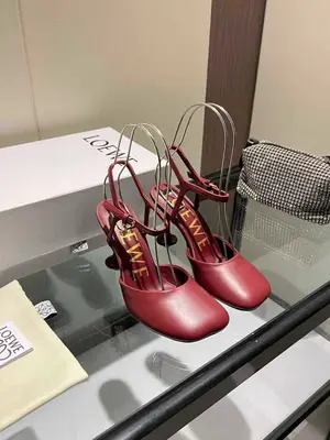 🆕💗【羅意威•Loewe】 火爆新款 配合整體原版楦型，時尚而個性好穿 顏色超讚