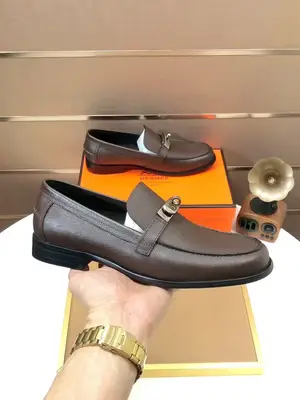 工廠💰【愛馬仕 HERMES】（牛皮內裡）🍀義大利頂級奢侈🍀他不追求新奇的款式和華麗的色彩，以其完美無瑕、優雅、經典的風格吸引著成功男士的青睞正裝皮鞋 這款非常非常舒適，簡潔穩重的款式讓您輕鬆搭配任何風格！版型絕對原版套楦1:1精製，