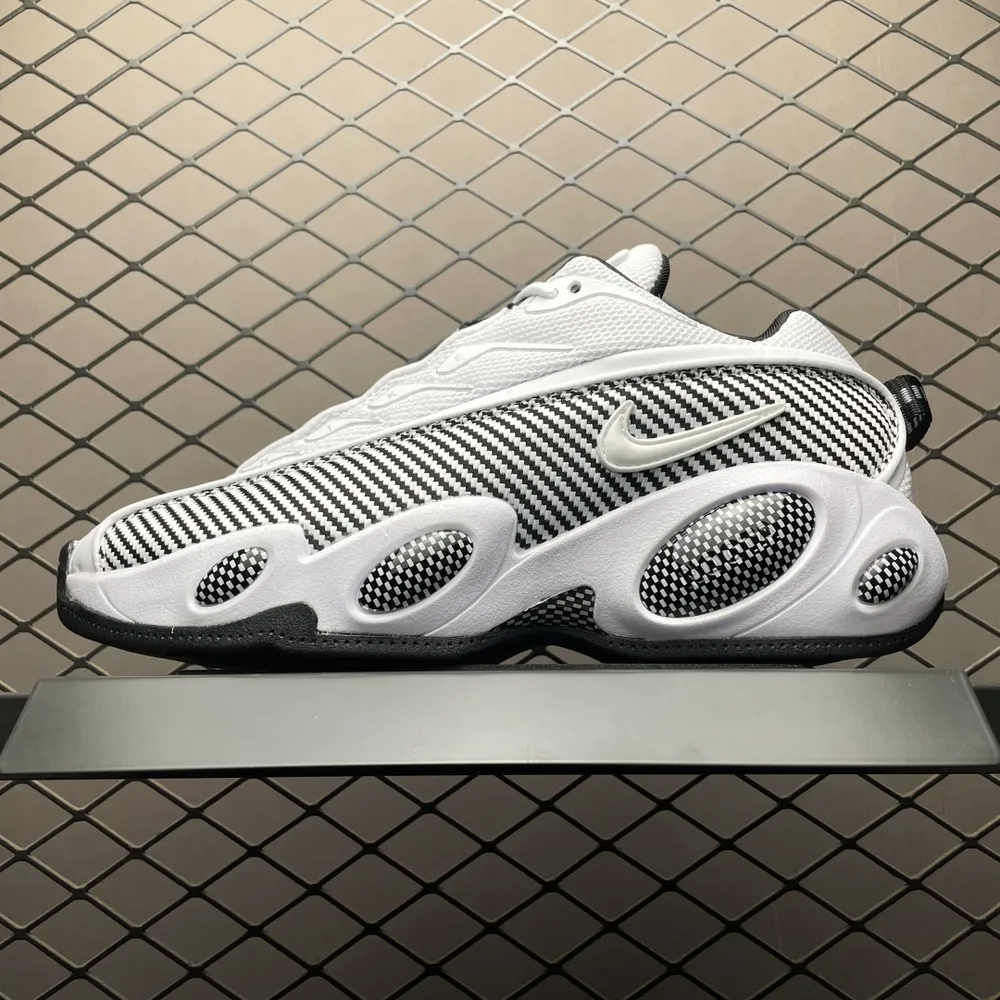 💰569 純原NOCTA x NK Glide 聯名款 復古運動鞋 DM0879-101 外貿專供品質 隆重介紹Drake與Nike的全新鞋款NOCTA Glide，它的設計靈感源自經典的Zoom Flight 95，並融合 NOCTA經