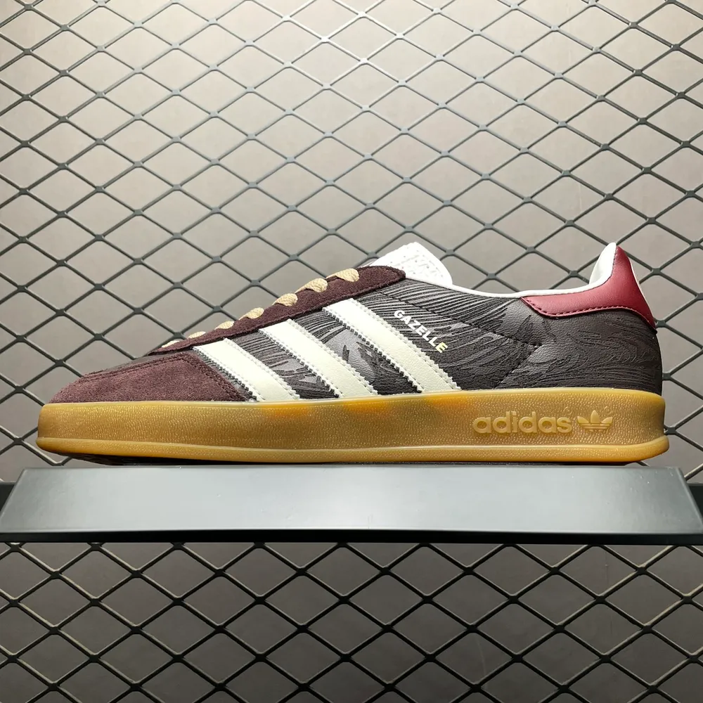 💰569 純原 AD 阿迪 Gazelle Indoor 低幫運動休閒板鞋 JP5941 雕刻鞋面 S2同源大廠出品 品質加量不加價 尺碼：36 36.5 37 38 38.5 39 40 40.5 41 42 42.5 43 44 44