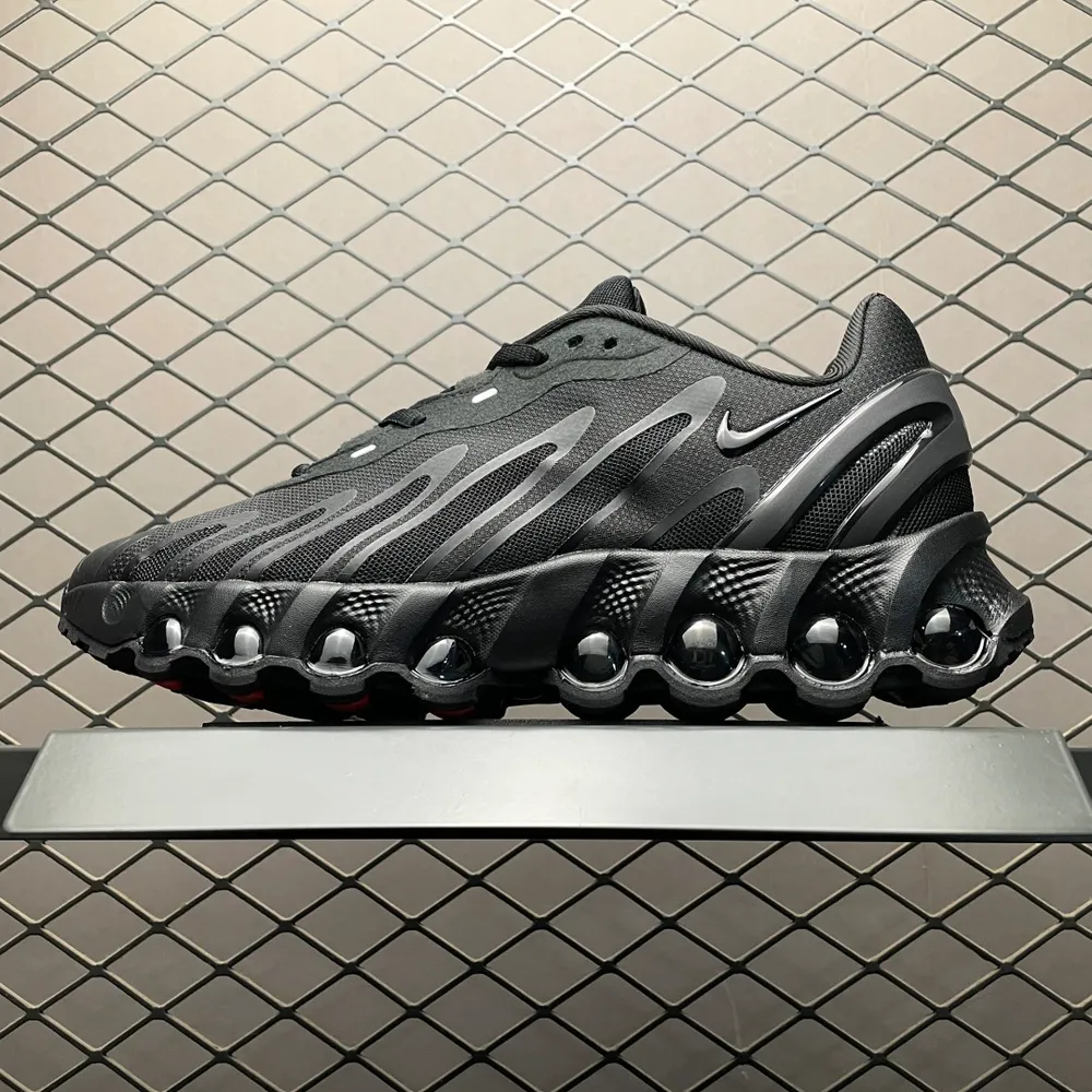 💰550 純原NK Air Max Dn8 氣墊跑鞋 FQ7860-008 全新鞋款在同側採用了圓柱倉式的設計，不僅有防滑耐磨性功能，還搭配了周圍一圈柔軟的泡棉材質，提供全新的複合腳感八成還是泡棉腳感 尺碼：36 37 38 39 40 