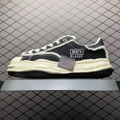 💰590 純原Vessel x MIHARA YASUHIRO 吳建豪聯名款變形溶解鞋 全新開發雙模一次發泡點位氣孔EVA中底 底部嵌入組合RB橡膠耐磨大底 正確織麥及包裝盒 清晰後跟電繡LOGO區別市面普通版本 尺碼：36 37 38 