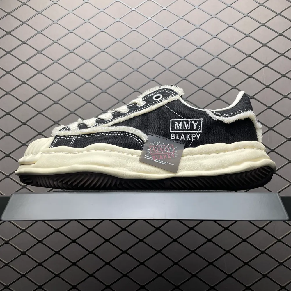 💰590 純原Vessel x MIHARA YASUHIRO 吳建豪聯名款變形溶解鞋 全新開發雙模一次發泡點位氣孔EVA中底 底部嵌入組合RB橡膠耐磨大底 正確織麥及包裝盒 清晰後跟電繡LOGO區別市面普通版本 尺碼：36 37 38 