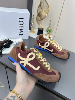 LOEWE羅意威二代Ballet Runner升級2.0給足界一些震撼，