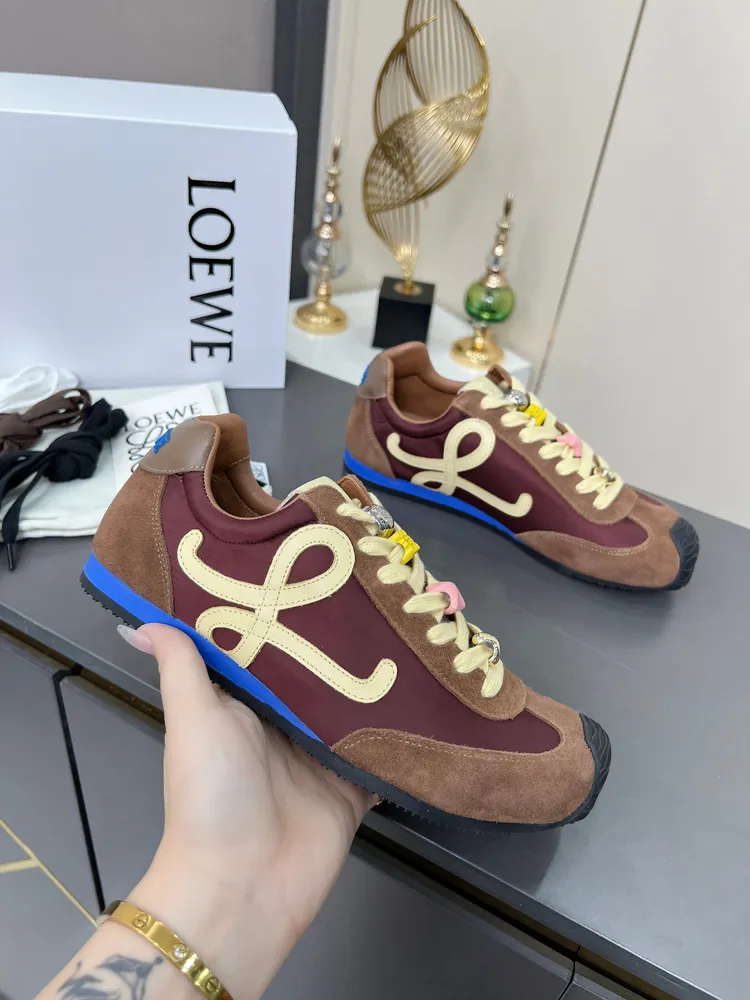 LOEWE羅意威二代Ballet Runner升級2.0給足界一些震撼，
