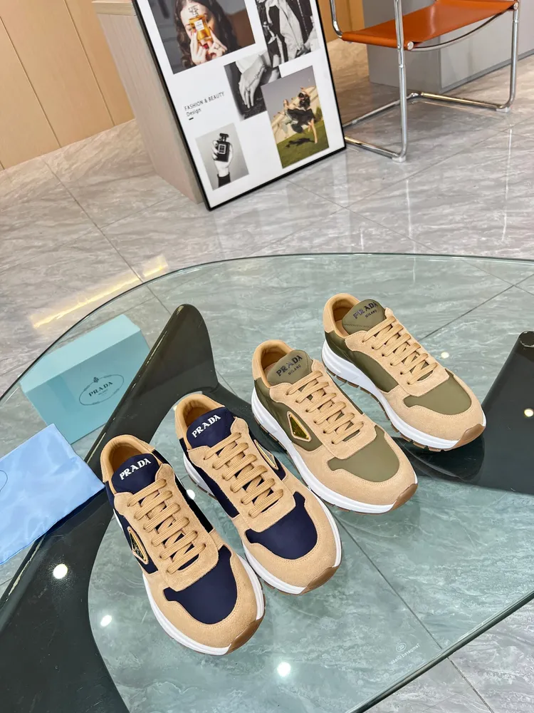 普拉達《 PRADA..》 情侶款 2024爆炸款出貨了。，原版1比1開發，面料：防水泥龍布內裡：羊皮，掂腳：羊皮，35--46碼，《34與41碼可訂做不退換》，出p650