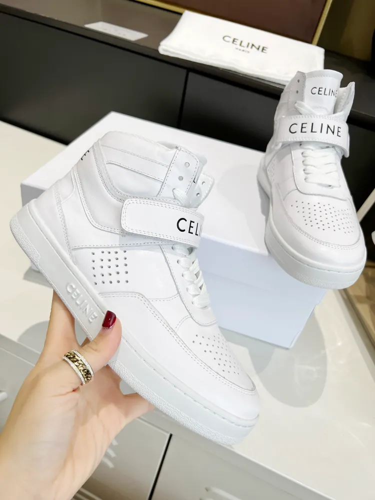 p640男+10  🇮🇹CELINE賽琳 CT-03大表姐冪冪同款👟撞色魔術貼滑板鞋男女情侶休閒高幫透氣運動小白鞋；時尚百搭👩‍❤️‍👨舒適度極佳😄原板刻復！面料🐄牛皮，內裡透氣網格，橡膠防滑大底，🤷‍♀️ ：35-39 �