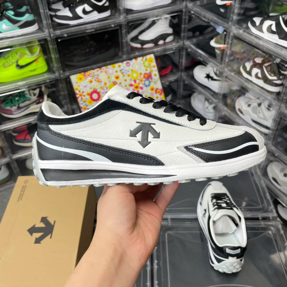 放店💰580🉐 ＃外貿版迪桑特DESCENTE CHRON RACER 舒適百搭 防滑耐磨 低幫 生活休閒鞋
