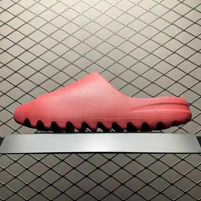 💰449 純原AD 阿迪Original Yeezy Slide 侃爺椰子拖鞋 ID5988 原檔案開模 採用進口高彈原料（區別普通發泡底）設計主打簡約高街 延續了YEEZY系列一貫的風格 尺碼：37 38 39 40.5 42 43 4