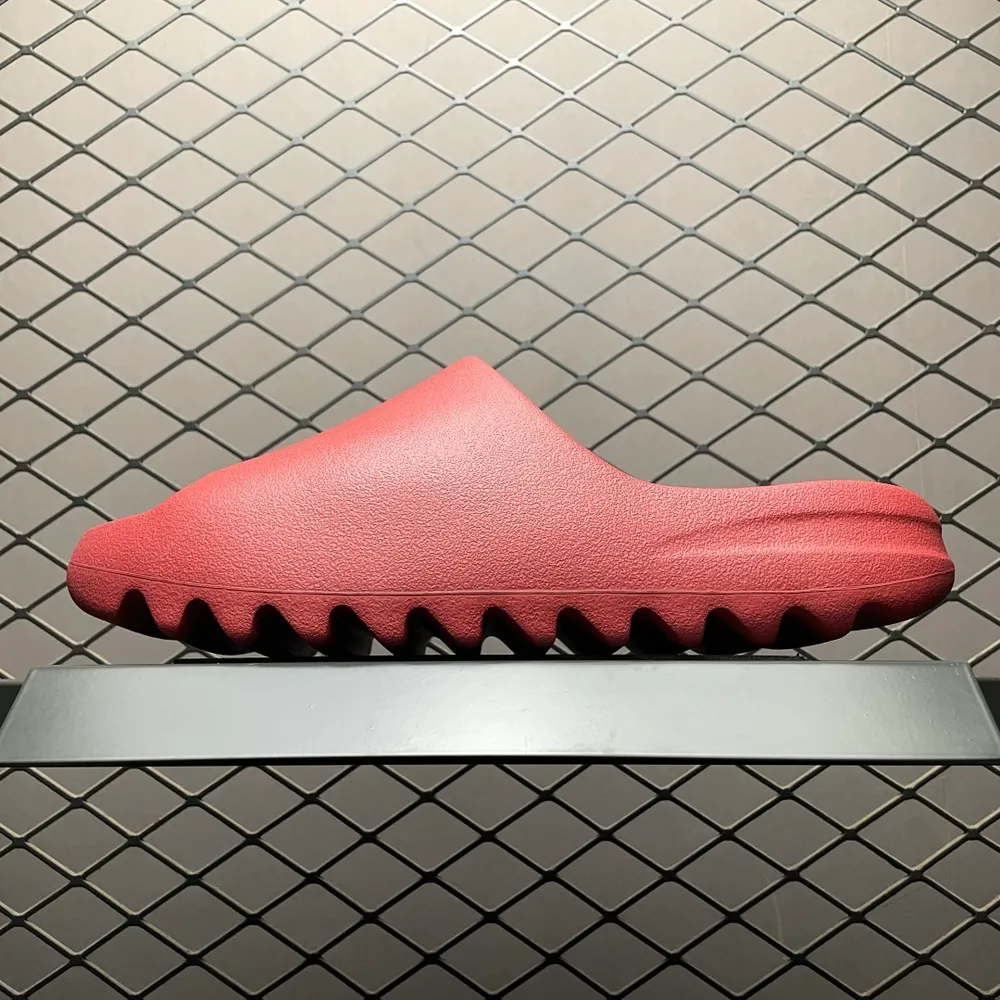 💰449 純原AD 阿迪Original Yeezy Slide 侃爺椰子拖鞋 ID5988 原檔案開模 採用進口高彈原料（區別普通發泡底）設計主打簡約高街 延續了YEEZY系列一貫的風格 尺碼：37 38 39 40.5 42 43 4