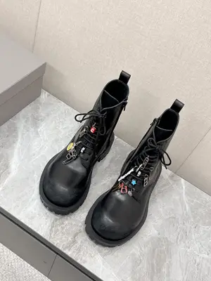女 男
