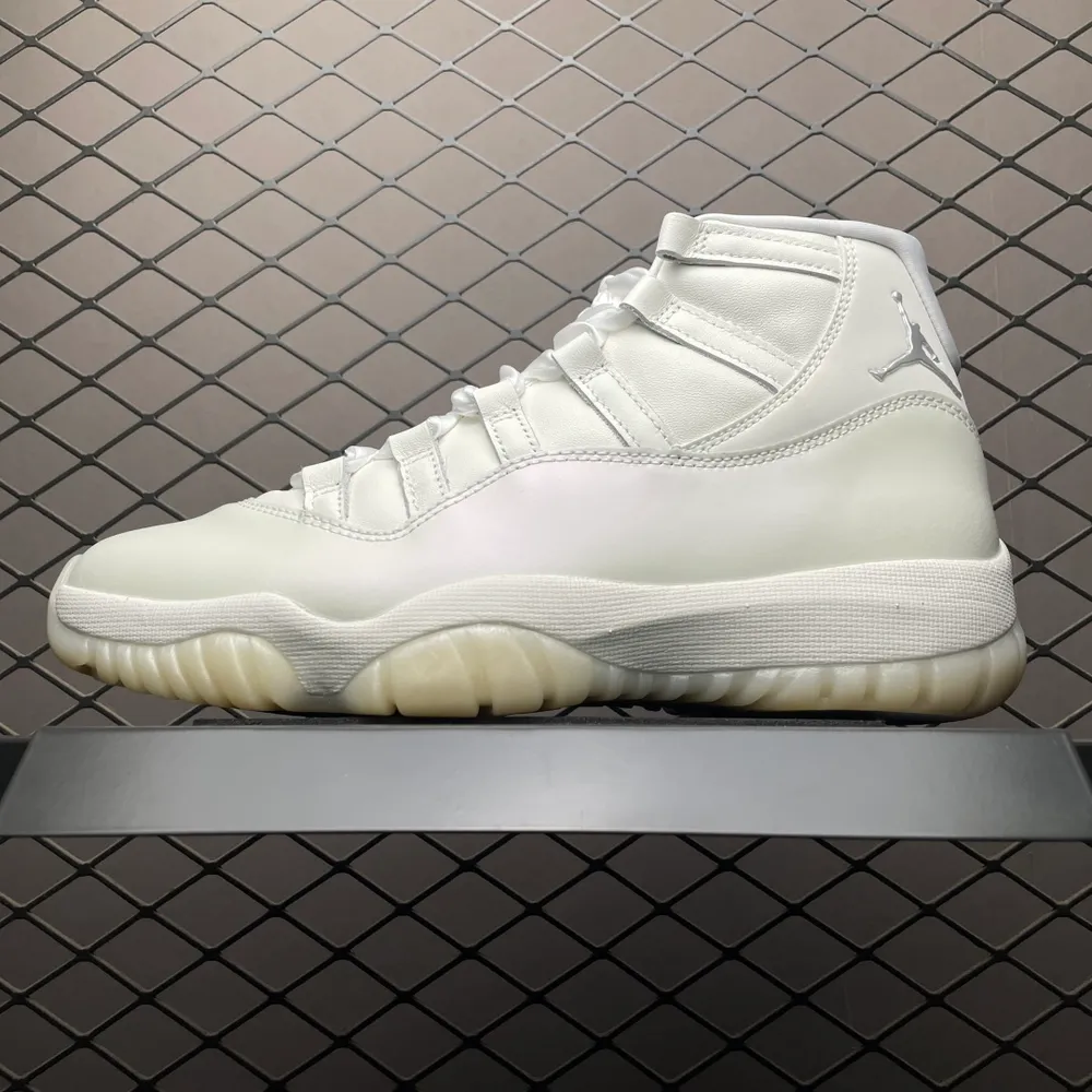 純原Air Jordan 11 Retro AJ11喬11 文化籃球鞋 AR0715-110 專業AJ外貿大廠出品 純原級別質感 進口頭層皮料 中底拉幫線 整體清潔度等各方面細節完全一鍵轉發碾壓市面諸多嘴炮"純原" 尺碼：40 40.5 4