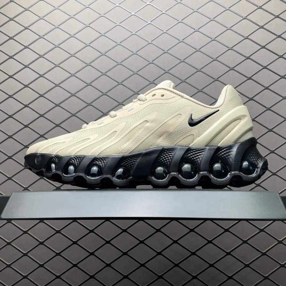 💰550 純原NK Air Max Dn8 氣墊跑鞋 FQ7860-033 全新鞋款在同側採用了圓柱倉式的設計，不僅有防滑耐磨性功能，還搭配了周圍一圈柔軟的泡棉材質，提供全新的複合腳感八成還是泡棉腳感 尺碼：36 37 38 39 40 