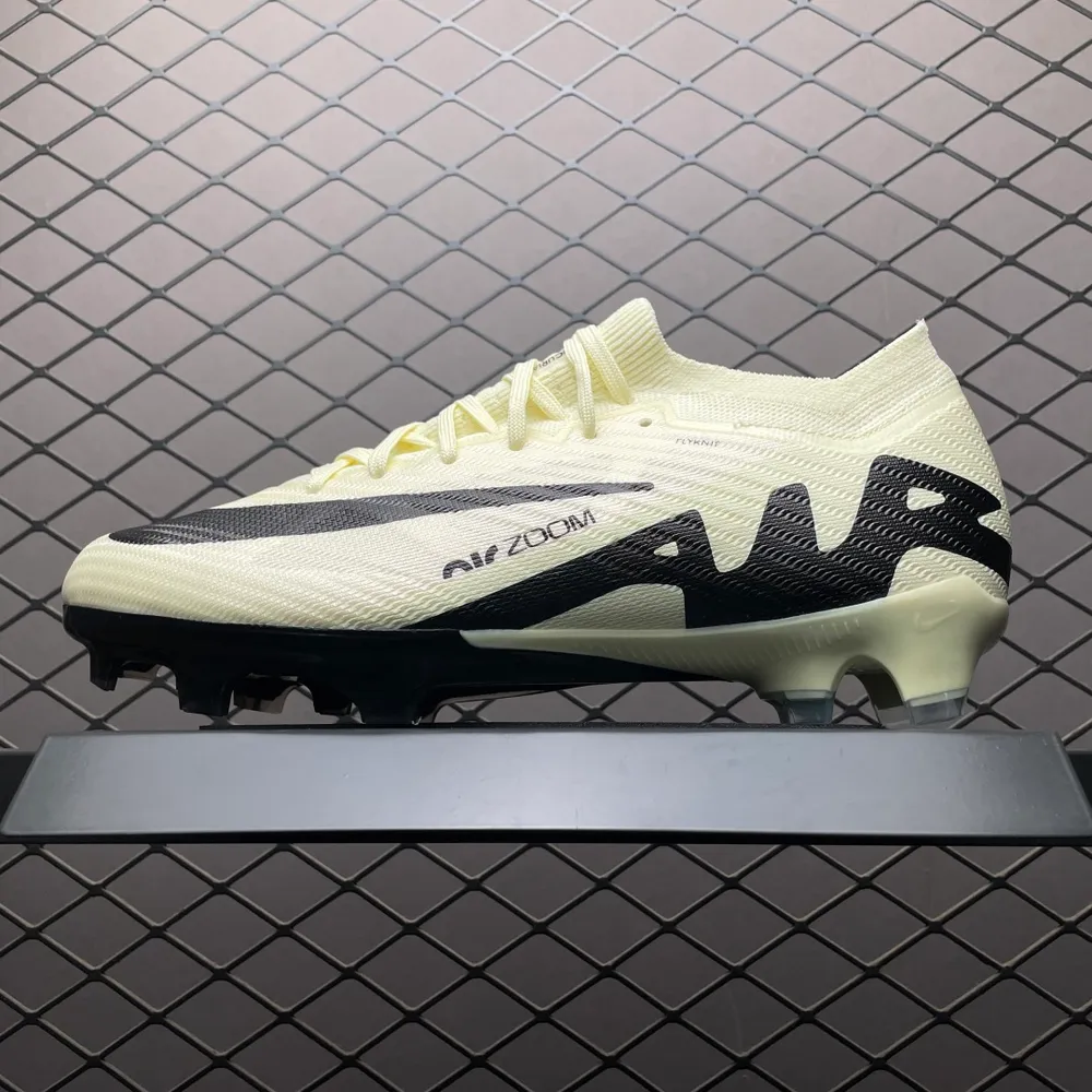 💰550   外貿專供 NK Air Zoom Mercurial Vapor 15刺客15 防水鞋面 AG膠質長釘 足球鞋 原代工廠出品， 全進口機臺生產裝置，百分百採用優質原材料 外貿出口平臺主推私密 尺碼：35-45 無半碼 編號：