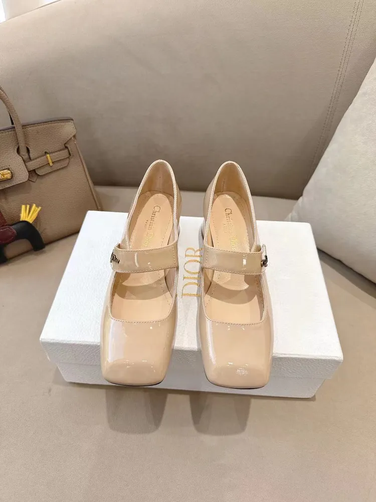 🆕💗『Christian Dior』2026ss春夏新款new迪奧小姐 精緻瑪麗珍 法式小皮鞋 漆光質感邂逅經典綁帶，迪奧鞋履勾勒法式浪漫。