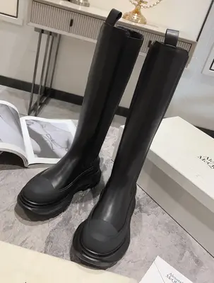 ALEXANDER MCQUEEN 亞歷山大麥昆，購買原版大底開模TPU大底，全油邊工藝 品質可入專櫃，專櫃賣斷貨，眾多明星古力娜扎.吳磊.網紅博主代言，最新米蘭時裝週T臺走秀時裝款。淘寶可上圖大賣。