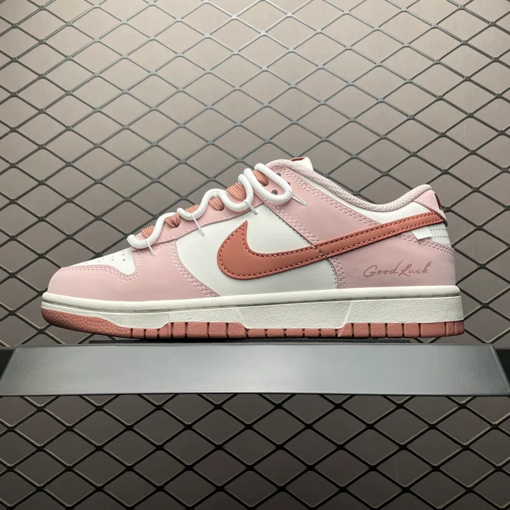 💰640 純原NK Dunk Low 客制款 低幫休閒板鞋 PC0528-105 尺碼：40 40.5 41 42 42.5 43 44 44.5 45 46 編號：33YEFFJ