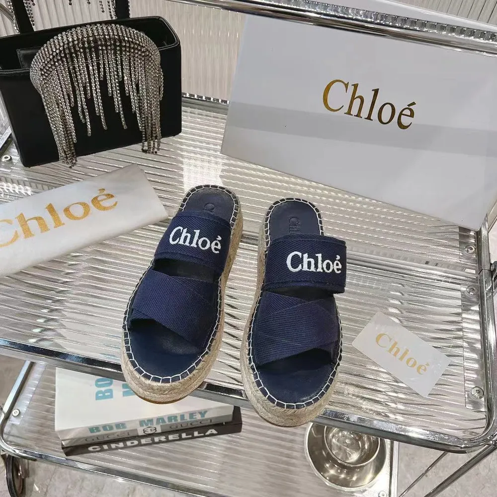 2024蔻依Chloe專櫃同步上市新款手工縫線涼拖鞋：春夏款廣升 風靡整個時尚圈以來，多色多款，這款面料使用專櫃高密度織帶，質地清爽透氣不燜腳 時尚簡約範兒 上腳秒變大長腿，女神都愛  美翻啦 ，5，0Cm的麻繩水臺十生膠大底，舒適得不要不