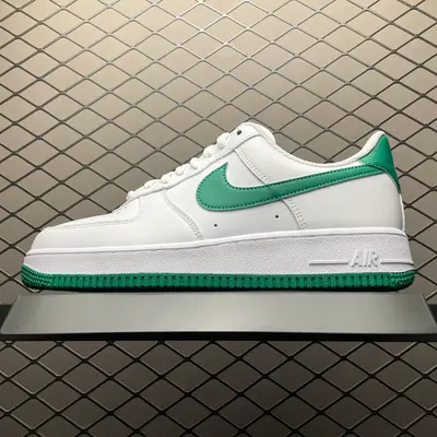 💰550 純原NK Air Force 1 Low 空軍一號低幫休閒板鞋 FJ4146-102 原廠衝刀皮料切割乾淨 無任何毛邊 打造純正空軍 全掌內建蜂窩氣墊 原盒配件 原廠中底鋼印、拉幫完美 全套原楦原模傾力打造完美版型 尺碼：36 