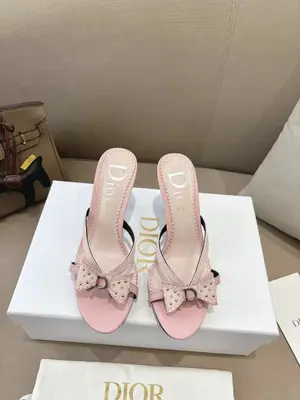 DIOR💙2026/𝐒𝐒 𝐧𝐞𝐰春夏新品中古風 少女心爆棚 這款完全長在女生喜歡的點上 半拖高跟鞋💙