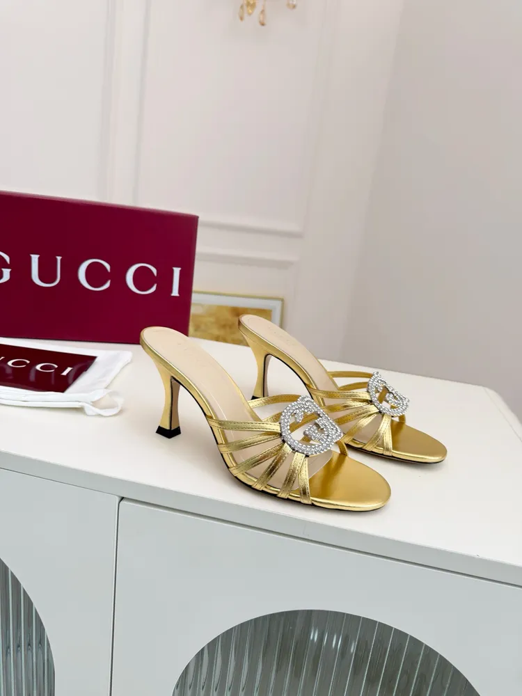 出廠價：570🌸 🌸Gucci2026早春雙G水鑽高跟拖鞋，跟高8.5釐米。34碼—43碼（34、35、43不退換）真皮大底+40