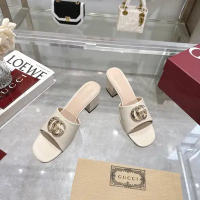 9719-6 白¥650（35-42）