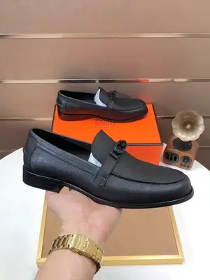 工廠💰【愛馬仕 HERMES】（牛皮內裡）🍀義大利頂級奢侈🍀他不追求新奇的款式和華麗的色彩，以其完美無瑕、優雅、經典的風格吸引著成功男士的青睞正裝皮鞋 這款非常非常舒適，簡潔穩重的款式讓您輕鬆搭配任何風格！版型絕對原版套楦1:1精製，