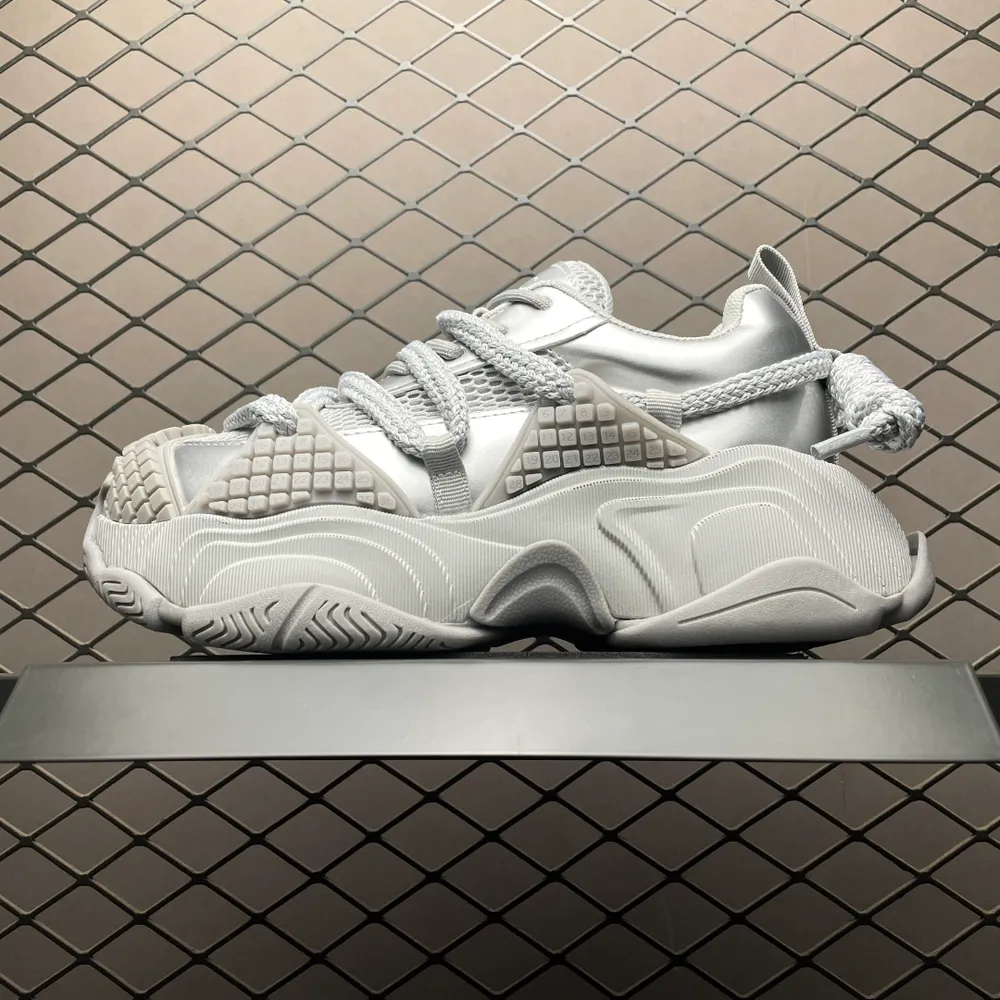💰600 純原GG-CC Chunky Low 厚底增高老爹鞋 廣東大廠出品 完美細節 25ss早春新款厚底增高 大長腿 時髦look輕鬆定格 不費力展現率性氛圍 高檔銀盒  酷帥機能風不規則設計大底 銀灰拼色造型設計 輕便舒適百搭 GG