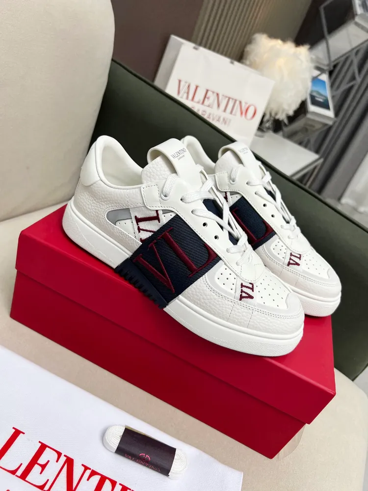 p750 VALENTINO華倫天奴專櫃同步電繡織帶
