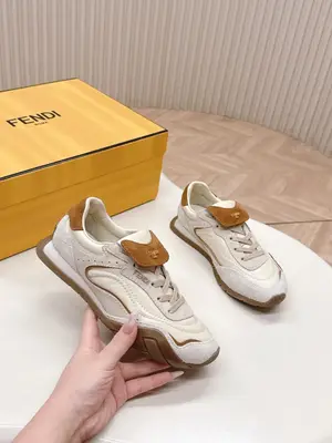 出女p730 男+10 情侶款 Fendi 芬迪最新款 復古阿甘鞋 德訓運動鞋
