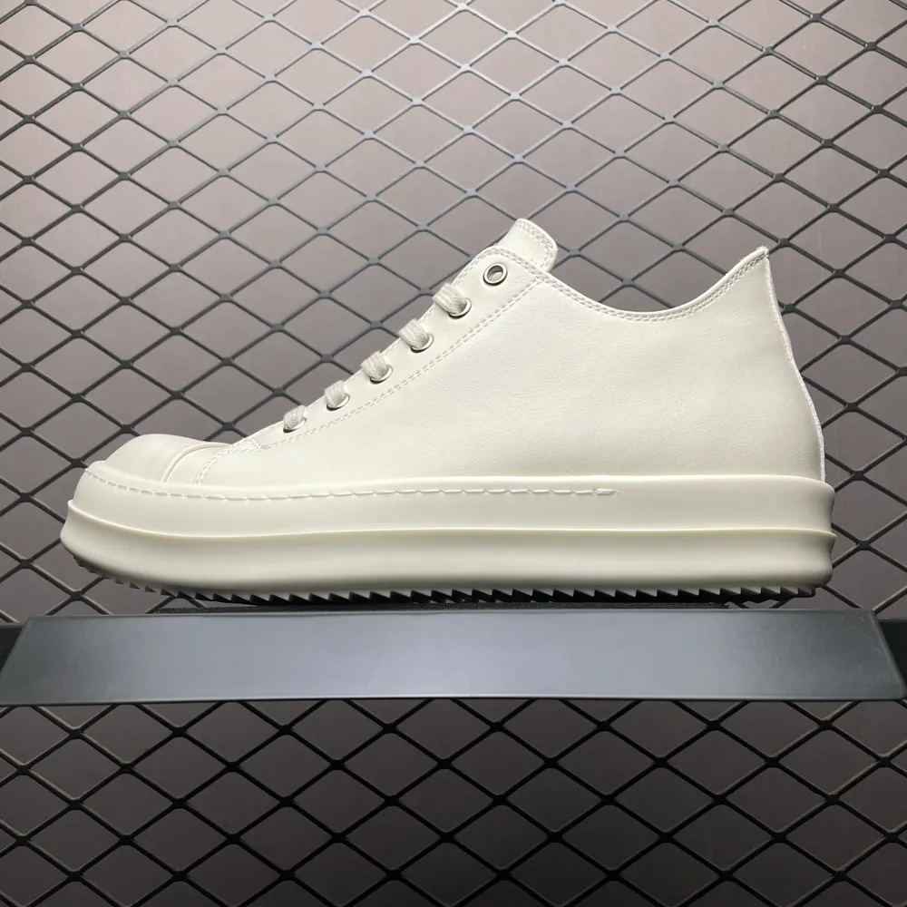 市售最高版本 Rickowens 瑞克 歐文斯 細鞋帶 低幫高街休閒板鞋 原鞋開發 獨傢俬模大底 定製水染牛皮原版同織數鞋帶 針車間距都是極致還原 一比一規格禮盒裝 重達3斤以上 外加定製歐文斯保護盒 全套包裝及配件 高階零售專供品質 區別