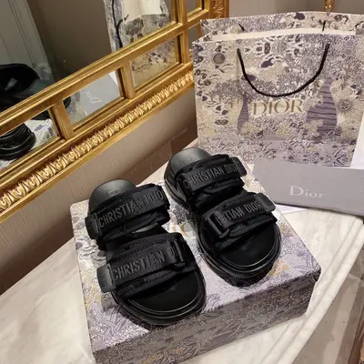 出廠價600🌈🌈D家迪*奧高板本拖鞋，新品🔥代購級別品質國外專櫃爆款厚底涼鞋💋————————————