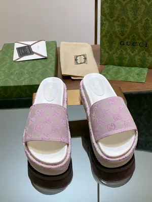 2024古奇🆕最新春夏雙GG丹寧牛仔系列600💰厚底涼鞋 寬一字帶涼拖鞋😻😻