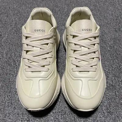 💰850 Gucci 古馳 Rhyton 復古老爹鞋 官方綠盒 全套包裝及配件 義大利手工代工原楦 原面小牛皮 內裡小羊皮 原裝超軟沙絨紙團 鞋頭採用進口膠版固定版型 細節制造精品  正確男鞋鞋頭雙排針女鞋單排針走線 後跟男鞋有LOGO 