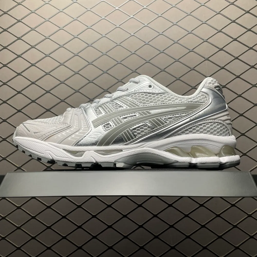 💰569 純原Asics 亞瑟士 GEL-Kayano 14 低幫運動休閒跑步鞋 1201A056-021 平臺專供品質 一箇中底細節區別市面通貨 尺碼：36 37 37.5 38 39 39.5 40 40.5 41.5 42 42.5