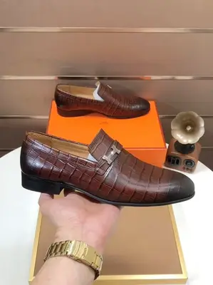 工廠💰【愛馬仕 HERMES】（牛皮內裡）🍀義大利頂級奢侈🍀他不追求新奇的款式和華麗的色彩，以其完美無瑕、優雅、經典的風格吸引著成功男士的青睞正裝皮鞋 這款非常非常舒適，簡潔穩重的款式讓您輕鬆搭配任何風格！版型絕對原版套楦1:1精製，