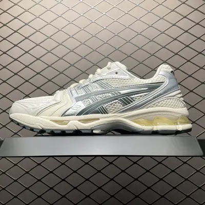 💰569 Asics 亞瑟士 GEL-Kayano 14 低幫運動休閒跑步鞋 1201A019-200 平臺專供品質 一箇中底細節區別市面通貨 尺碼：36 37 37.5 38 39 39.5 40 40.5 41.5 42 42.5 4