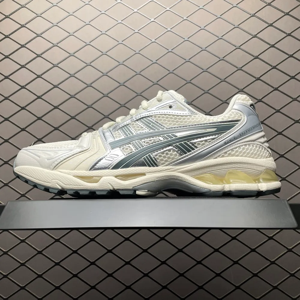 💰569 Asics 亞瑟士 GEL-Kayano 14 低幫運動休閒跑步鞋 1201A019-200 平臺專供品質 一箇中底細節區別市面通貨 尺碼：36 37 37.5 38 39 39.5 40 40.5 41.5 42 42.5 4