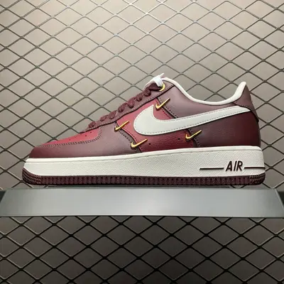 💰550 純原NK Air Force 1 Low 空軍一號低幫休閒板鞋 IR0485-611 原廠衝刀皮料切割乾淨 無任何毛邊 打造純正空軍 全掌內建蜂窩氣墊 原盒配件 原廠中底鋼印、拉幫完美 全套原楦原模傾力打造完美版型 尺碼：35.