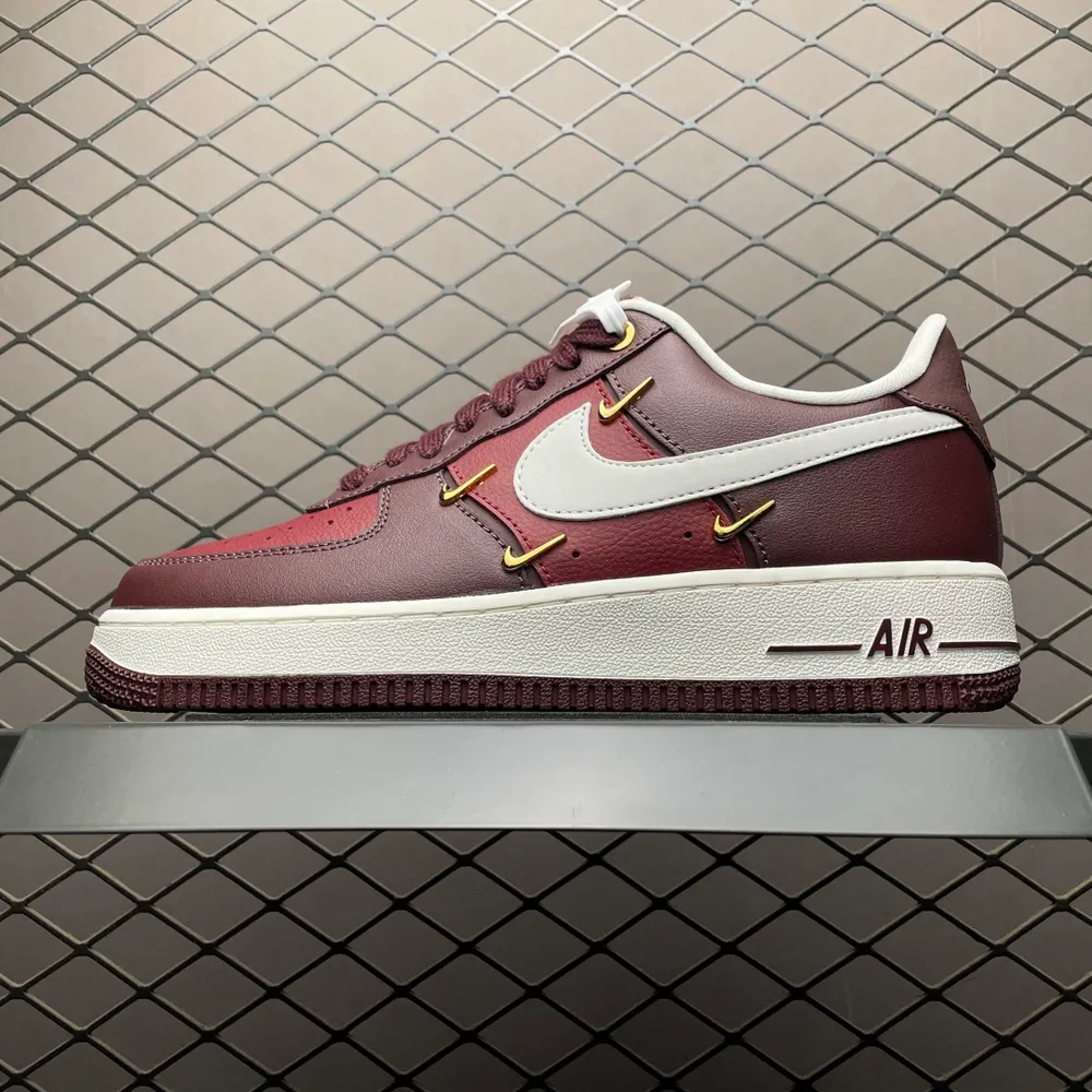 💰550 純原NK Air Force 1 Low 空軍一號低幫休閒板鞋 IR0485-611 原廠衝刀皮料切割乾淨 無任何毛邊 打造純正空軍 全掌內建蜂窩氣墊 原盒配件 原廠中底鋼印、拉幫完美 全套原楦原模傾力打造完美版型 尺碼：35.