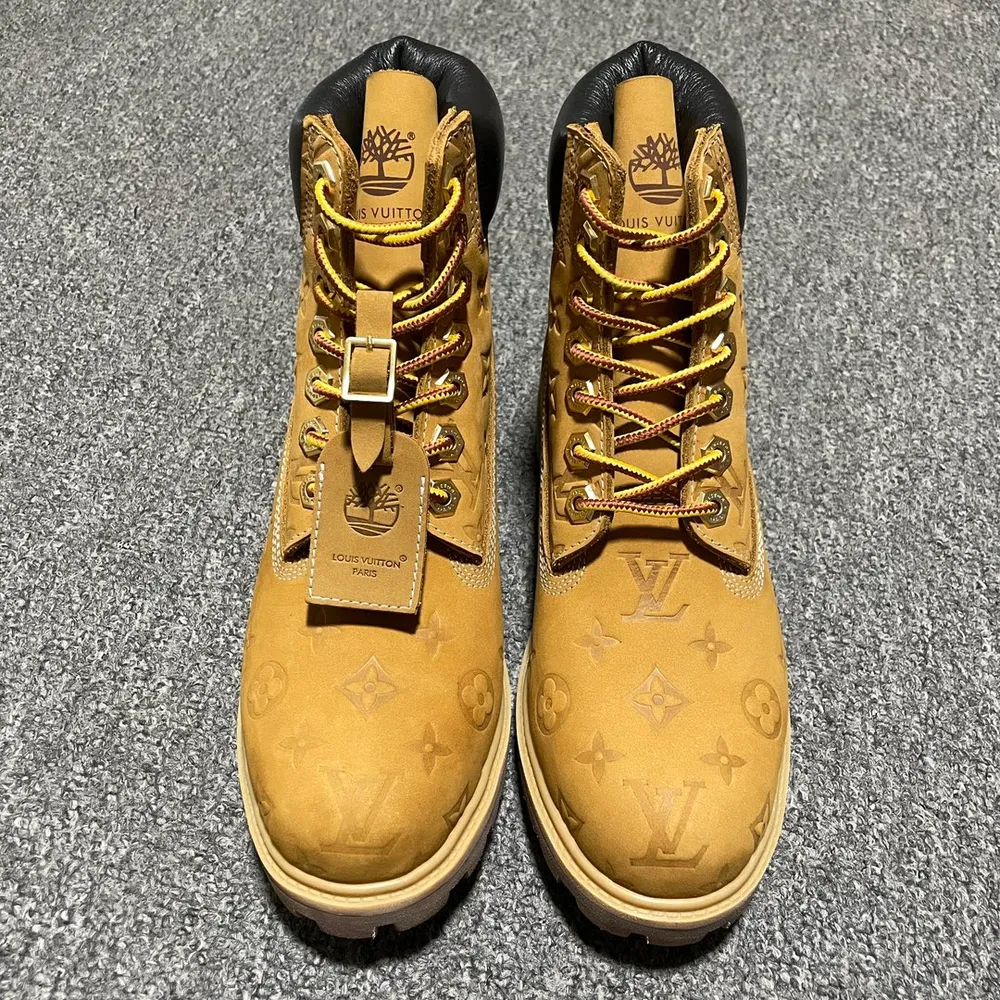 💰880 純原Louis Vuitton x Timberland LV聯名添柏嵐大黃靴 （高階品質 區別市面看圖做貨超纖錯誤版本）頂奢流量品牌與時代經典的結合之作 巴黎時裝秀款 菲董親自曝光 國內大咖 王鶴棣 王嘉爾 林俊傑 周杰倫早以