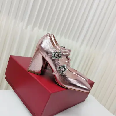 Roger vivier2024年春季新款帶跟鑽扣單鞋💰670💰