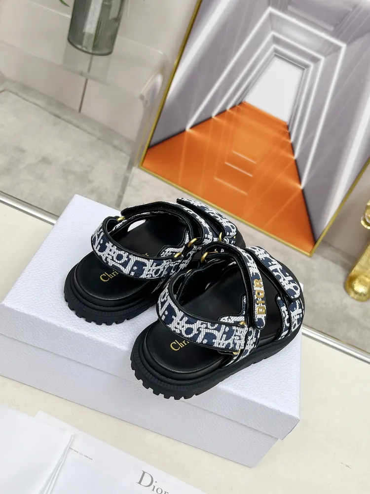 Dior迪奧👏👏新品經典款。🔥代購級別品質國外專櫃爆款厚底拖涼鞋  鞋面➕內裡：原版定製材料，鞋底原版開模1.1（輕便  碼數35-40（41/42可定做）